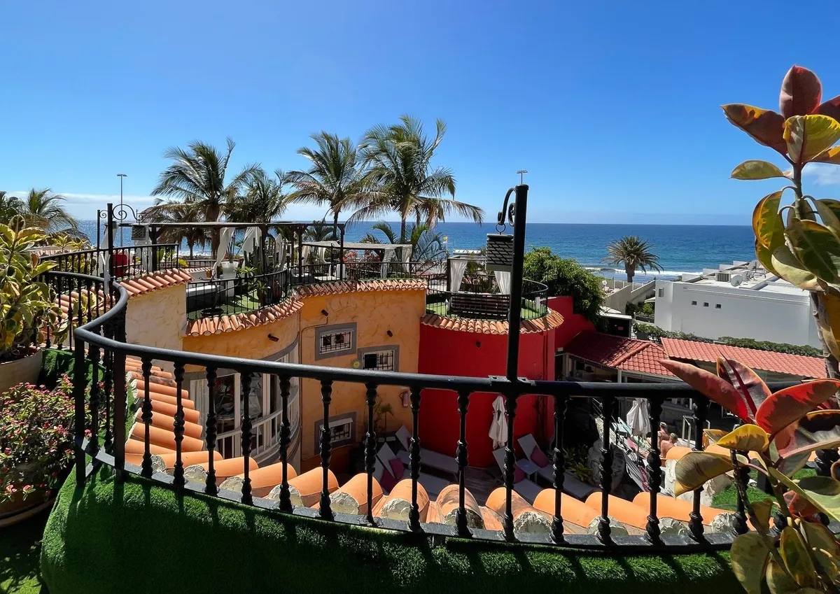 Petit Natura Naturisten Resort Dakterras uitzicht zee